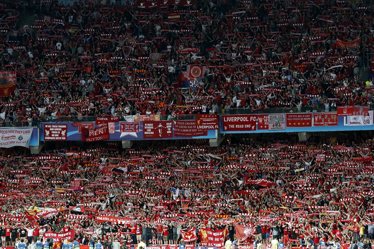 米乐体育在线观看-利物浦斩获欧冠决赛资格，披荆斩棘谨步前行