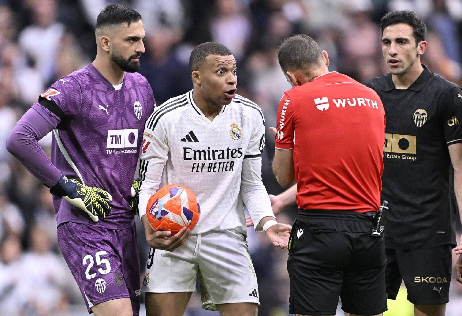 米乐m6体育官网-皇马好胜继续，欧冠半决赛四强大败